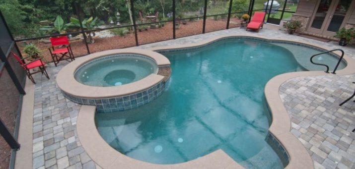 Benefits of Building a Pool in Central Florida During the Fall